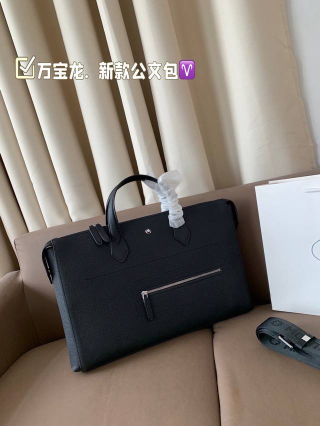 纯皮.万宝龙. 新款公文包 四方设计 很适合商务! 一点都不老气! 顺性!不失时尚感! 放下笔记本电脑 搜索公文包尺寸 39*27 纯皮.万宝龙. 新款公文包 四方设计 很适合商务! 一点都不老气! 顺性!不失时尚感! 放下笔记本电脑 搜索公文包尺寸 39*27