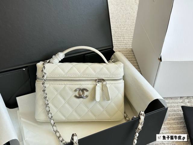 原版牛皮 一Chanel 25C爆款Ip盒子包 运气超级好~ 包型是Lp40的大小非常精致可爱这一季最难买的款产量极少19Cm 折叠盒