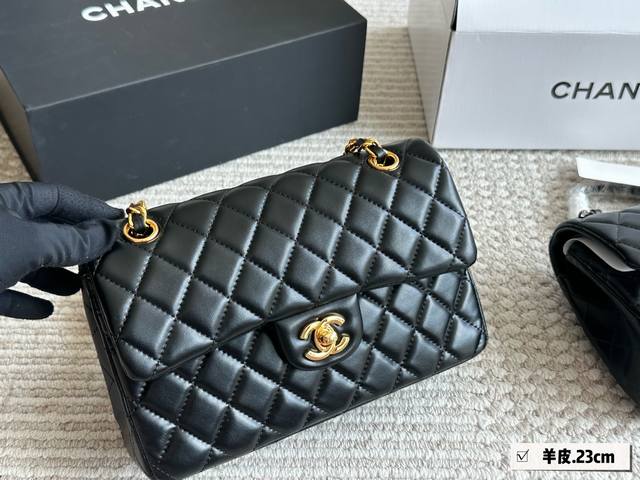 配全套包装 Size：23 14Cm 小香家 Cf我们一直很用心在做 秒杀其他市面上的货 羊皮 很舒服的一种！ 不管您是谁 稳稳Hold住哦 秋冬季必备单品！