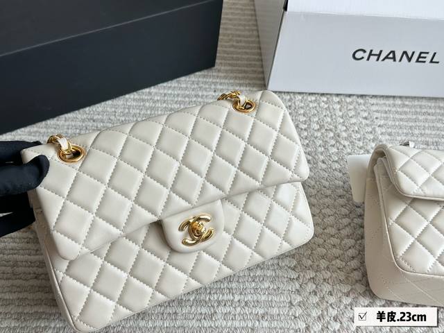 配全套包装 Size：23 14Cm 小香家 Cf我们一直很用心在做 秒杀其他市面上的货 羊皮 很舒服的一种！ 不管您是谁 稳稳Hold住哦 秋冬季必备单品！