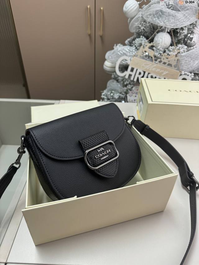 蔻驰新品Morgan马鞍 Ykk亮泽五金Logo 炒鸡火 手提肩背 多用款 D-304尺寸:20.7.17折叠盒