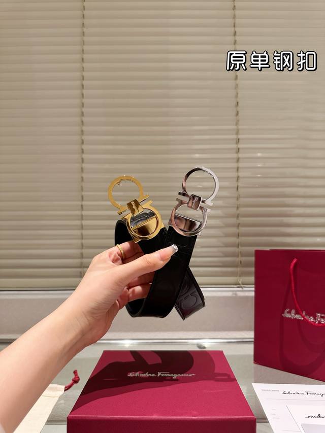 钢扣 高版本！腰带 菲拉格慕牛皮皮带～热门款 男女通用皮带里面最火的版本啦～质量很好 全套包装！五金绝对不褪色 皮带头和专柜一样的哦～ 配礼盒手提袋发票