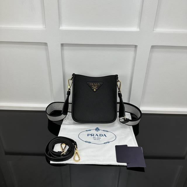 Prada 新款专柜品质,顶级原单货 原厂皮,原厂五金、,实物实拍,款号:1Bh191克皮 双肩带 金色五金 尺寸:W20Xh19Xd6Cm, Prada 新款专柜品质,顶级原单货 原厂皮,原厂五金、,实物实拍,款号:1Bh191克皮 双肩带 金色五金 尺寸:W20Xh19Xd6Cm,