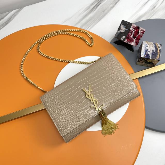 24# 原单 杏色 金扣 +Kate鳄鱼纹来袭 堪比真正的鳄鱼皮哦！背出去都被看成是鳄鱼皮呢 注意哦，正品鳄鱼配金色五金哦，其它颜色全部配白钢五金哈 完全根据正