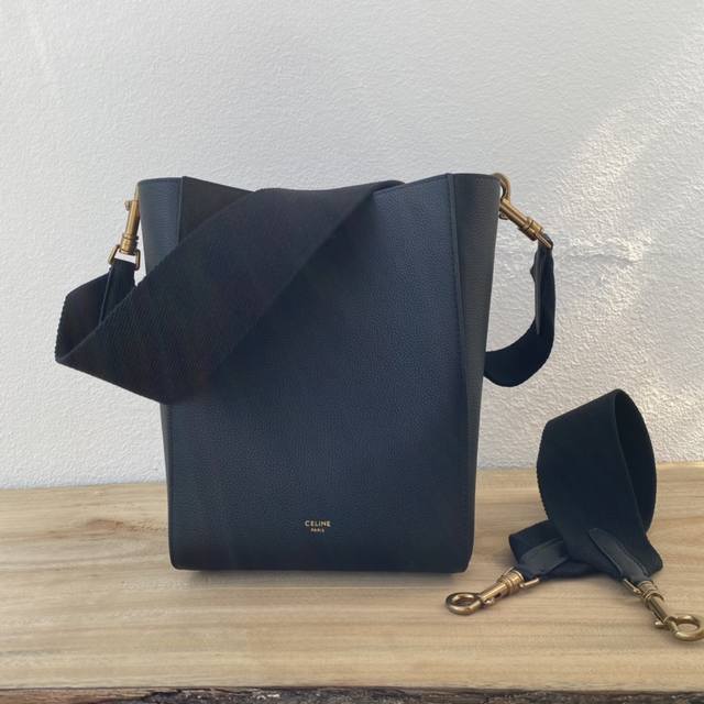 原单 Celi_Ne Sangle 最强百搭单品 Ins博主强推水桶 实用休闲系列 时尚百搭 超级耐装！款号：178303尺寸：18-13-25