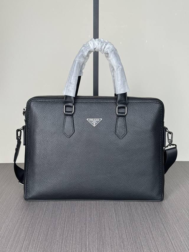 厂价 。 最高版本原厂皮顶级原单配专柜全套包装 顶级专柜老鼠高端狠货 最新火爆款普拉达双拉链手提公文包大量出货啦,叫嚣专柜货顶级原单货纸上谈兵吹牛皮的咱不会,请 厂价 。 最高版本原厂皮顶级原单配专柜全套包装 顶级专柜老鼠高端狠货 最新火爆款普拉达双拉链手提公文包大量出货啦,叫嚣专柜货顶级原单货纸上谈兵吹牛皮的咱不会,请