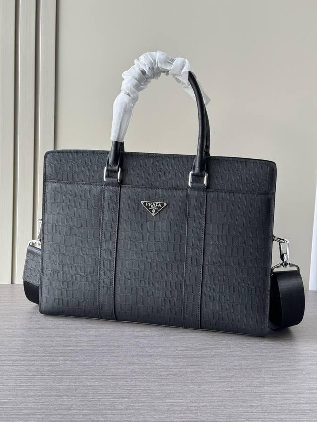 厂价 。 最高版本原厂皮顶级原单配专柜全套包装 顶级专柜老鼠高端狠货2025最新火爆款普拉达密码锁公文包大量出货啦,叫嚣专柜货顶级原单货纸上谈兵吹牛皮的咱不会, 厂价 。 最高版本原厂皮顶级原单配专柜全套包装 顶级专柜老鼠高端狠货2025最新火爆款普拉达密码锁公文包大量出货啦,叫嚣专柜货顶级原单货纸上谈兵吹牛皮的咱不会,