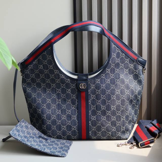 专柜品质，原厂皮质，款号853972蓝牛仔，尺寸50X47X14，现货出货！