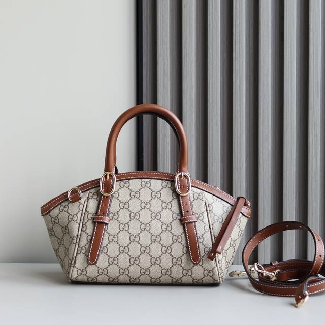 Gu 新款品质，顶级原单货，实物实拍。款号839005啡棕。尺寸31×17×12，现货出货