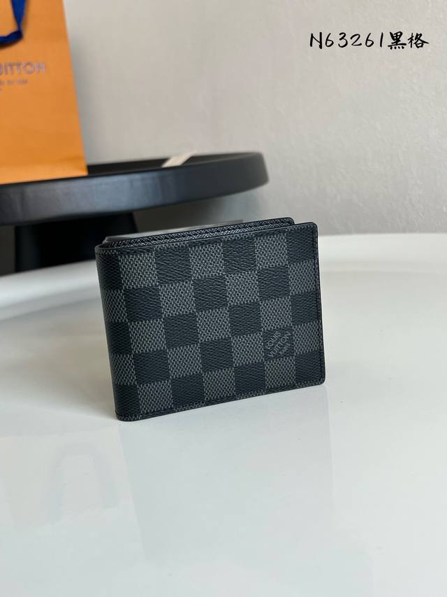 出厂价P 芯片版 N63261 黑格！Slender 钱夹 由风格阳刚的Monogram Eclipse帆布面料裁制而成，此款Slender钱夹小巧而纤薄。可容