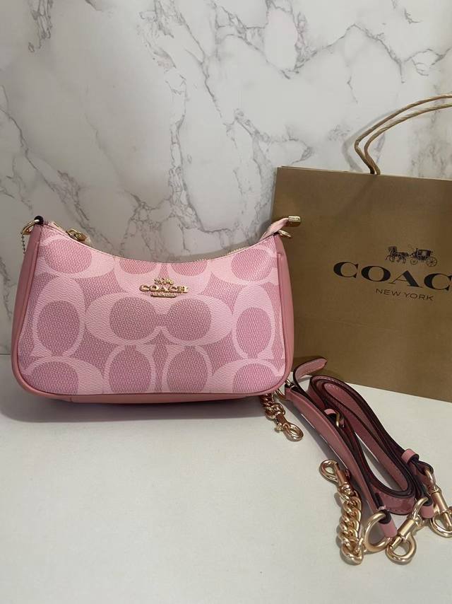 Coa*H 蔻驰Teri腋下包 Cal51 樱花粉老花链条单肩包时尚百搭月牙包尺寸:24-15-7.5Cm Coa*H 蔻驰Teri腋下包 Cal51 樱花粉老花链条单肩包时尚百搭月牙包尺寸:24-15-7.5Cm