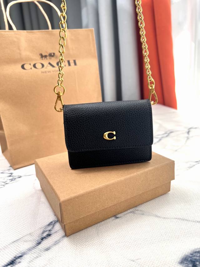 Coach蔻驰时尚经典迷你链条小方包黑色荔枝纹小巧玲珑可爱无敌百搭 半翻盖卡包可斜挎 还可以装钥匙带卡片小口红 实物超级迷你可爱背起来非常卡哇伊礼盒套装手提袋都 Coach蔻驰时尚经典迷你链条小方包黑色荔枝纹小巧玲珑可爱无敌百搭 半翻盖卡包可斜挎 还可以装钥匙带卡片小口红 实物超级迷你可爱背起来非常卡哇伊礼盒套装手提袋都
