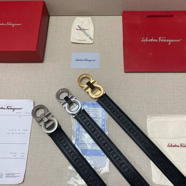 品牌：菲拉格慕Ferragamo 等级：原版品质.头层牛皮 专柜售经典爆款开模。油边精致 电脑车线 手感柔软.实物拍摄无修饰 上身效果超好、长度可裁剪.配专柜全