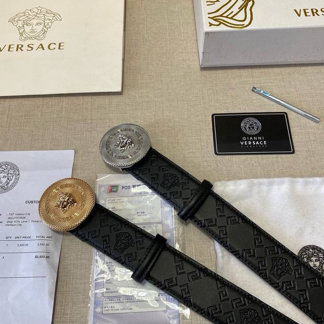 品牌:范思哲 等级:定牛制皮、新开款模。带宽3.8厘米.油精边致 电车脑线 实物摄拍无修饰 上身效果超好、配专柜套全包装.送礼自首带选 送眼打针 。 扣头:仿铜 品牌:范思哲 等级:定牛制皮、新开款模。带宽3.8厘米.油精边致 电车脑线 实物摄拍无修饰 上身效果超好、配专柜套全包装.送礼自首带选 送眼打针 。 扣头:仿铜