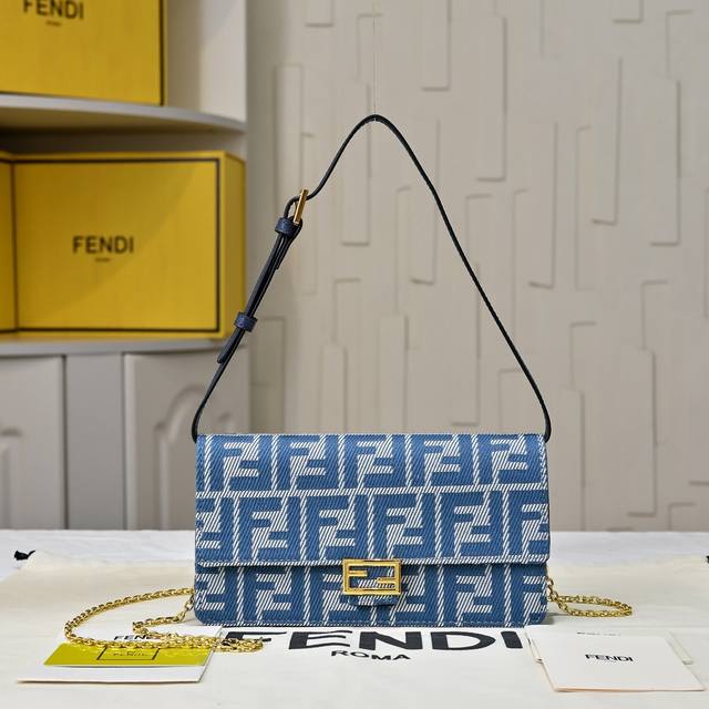 型号6611 原单品质 ,Fendi Baguette链条皮夹 ~经典老花布料 配有一根可调节皮肩带,一根链条,外型小巧玲珑超百搭使用起来更加是得心应手,多种背 型号6611 原单品质 ,Fendi Baguette链条皮夹 ~经典老花布料 配有一根可调节皮肩带,一根链条,外型小巧玲珑超百搭使用起来更加是得心应手,多种背