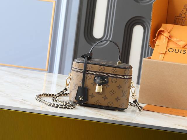 升级原版 M47128 本款Nicolas GhesquièRe 为路易威登旅行传承奏响摩登乐章,以 Monogram 和 Monogram Reverse 帆 升级原版 M47128 本款Nicolas GhesquièRe 为路易威登旅行传承奏响摩登乐章,以 Monogram 和 Monogram Reverse 帆