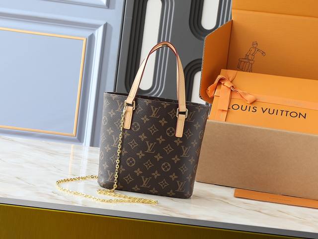 升级原版 M51172 绝版薇薇安中古网红爆款,经典柔软Monogram面料搭配变色黄皮饰边,以一个日常购物完会拿到的购物袋为蓝本展开设计,小牛皮做材质制作,配 升级原版 M51172 绝版薇薇安中古网红爆款,经典柔软Monogram面料搭配变色黄皮饰边,以一个日常购物完会拿到的购物袋为蓝本展开设计,小牛皮做材质制作,配