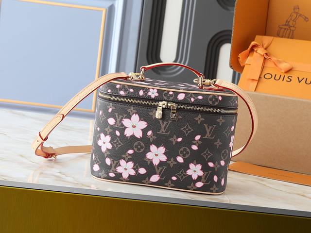 广州货 升级原版双面变色皮M42265 M14181 本款 Nice 化妆包取材 Monogram 涂层帆布,以圆润笔触浓缩箱型轮廓。Cherry Blosso 广州货 升级原版双面变色皮M42265 M14181 本款 Nice 化妆包取材 Monogram 涂层帆布,以圆润笔触浓缩箱型轮廓。Cherry Blosso