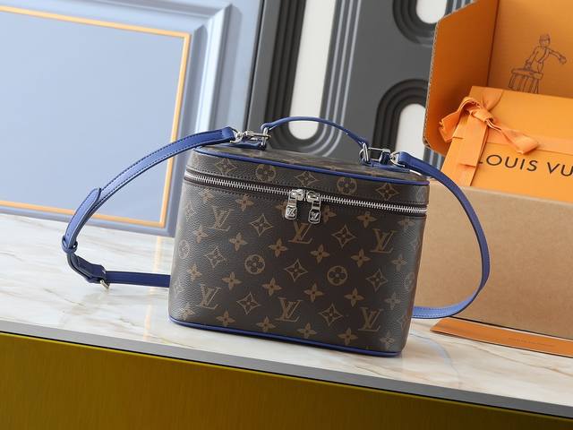 升级原版 M14886 M12668 M12671 M12667 M42265 本款 Nice Bb 化妆包取材经典 Monogram 帆布,为镶边、顶部手柄和 升级原版 M14886 M12668 M12671 M12667 M42265 本款 Nice Bb 化妆包取材经典 Monogram 帆布,为镶边、顶部手柄和