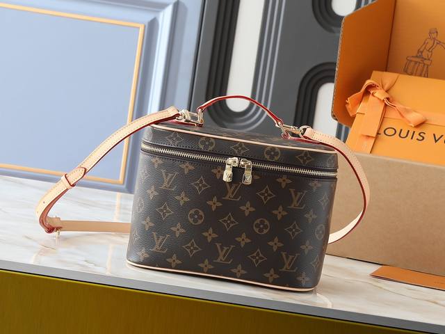 广州货 升级原版双面变色皮M42265 小即是美。以标志性的 Nice 化妆包为设计灵感来源,此款优雅的盥洗包是携带美容用品的个性之选。翻盖内侧的隐藏式拉链袋可 广州货 升级原版双面变色皮M42265 小即是美。以标志性的 Nice 化妆包为设计灵感来源,此款优雅的盥洗包是携带美容用品的个性之选。翻盖内侧的隐藏式拉链袋可