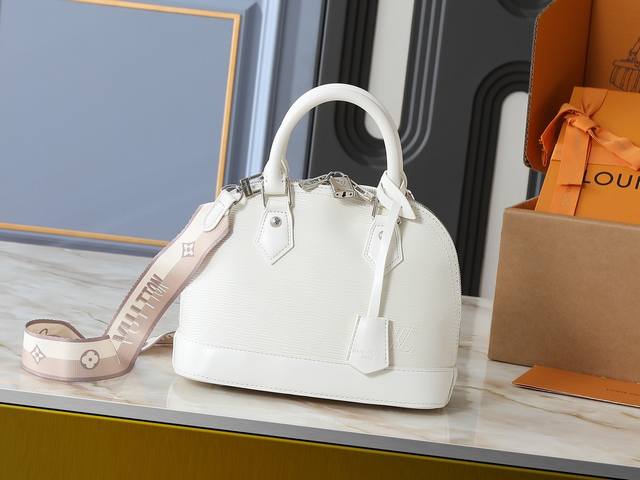 升级原版 M58706 M57341 M57426 M57429 M59217 M57540 M53152本款 Alma Bb 手袋以缤纷 Epi 皮革呈现路易 升级原版 M58706 M57341 M57426 M57429 M59217 M57540 M53152本款 Alma Bb 手袋以缤纷 Epi 皮革呈现路易