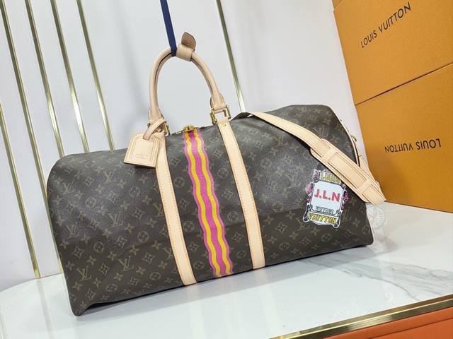 升级原版 M41414 M40569 M45604 M40605 Keepall 55旅行袋,由全新标志性黑灰Monogram Eclipse帆布裁制而成。自1 升级原版 M41414 M40569 M45604 M40605 Keepall 55旅行袋,由全新标志性黑灰Monogram Eclipse帆布裁制而成。自1
