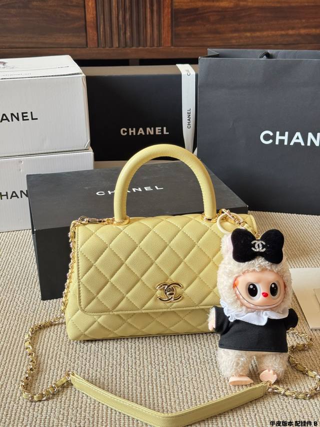 牛皮版本 配挂件 背一辈子的必备!香奈儿 Coco Handle,一你们期待已久的香奈儿 Coco Handle小号到货啦!这款包包一经推出就备受时尚圈青睞,不 牛皮版本 配挂件 背一辈子的必备!香奈儿 Coco Handle,一你们期待已久的香奈儿 Coco Handle小号到货啦!这款包包一经推出就备受时尚圈青睞,不
