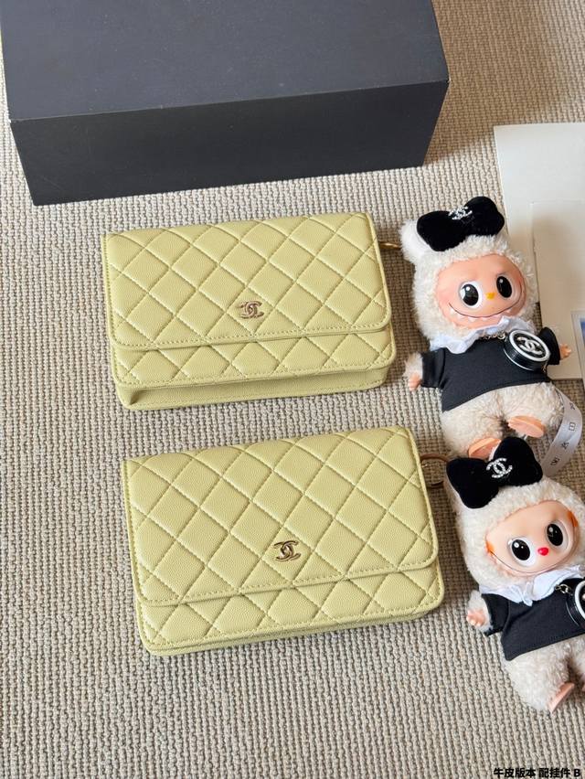 牛皮版本 配挂件 Chanel 19 Trendy Woc 发财包 ”小香牛皮最近好多明星都在背Chanel 19 这款包是由老佛爷Karl Lagerfeld 牛皮版本 配挂件 Chanel 19 Trendy Woc 发财包 ”小香牛皮最近好多明星都在背Chanel 19 这款包是由老佛爷Karl Lagerfeld