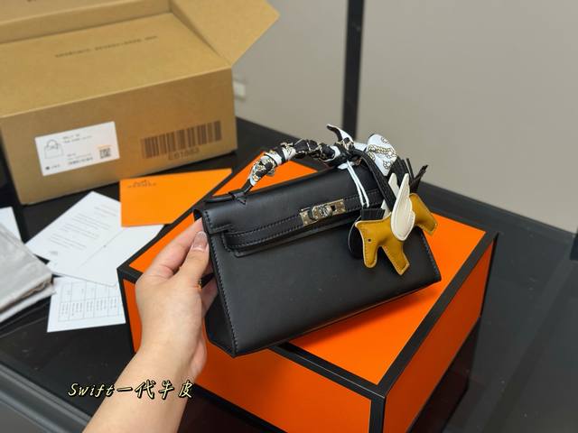 Swift 配折叠盒飞机盒尺寸:22.13Cm爱马仕 凯莉Kelly一代尺寸刚刚好!真的太太太太好看 头层牛皮 包包特别又质感! Swift 配折叠盒飞机盒尺寸:22.13Cm爱马仕 凯莉Kelly一代尺寸刚刚好!真的太太太太好看 头层牛皮 包包特别又质感!