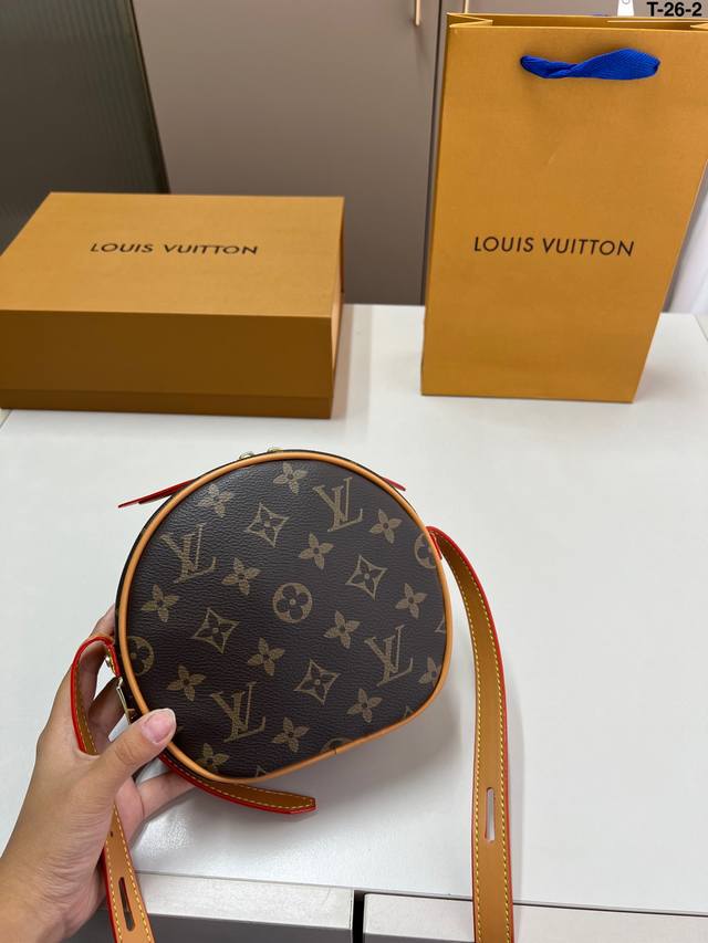 芯片版本 Lv 圆饼包 圆头圆脑的非市场通货欢迎对比T-26-2尺寸17×15折叠盒 芯片版本 Lv 圆饼包 圆头圆脑的非市场通货欢迎对比T-26-2尺寸17×15折叠盒