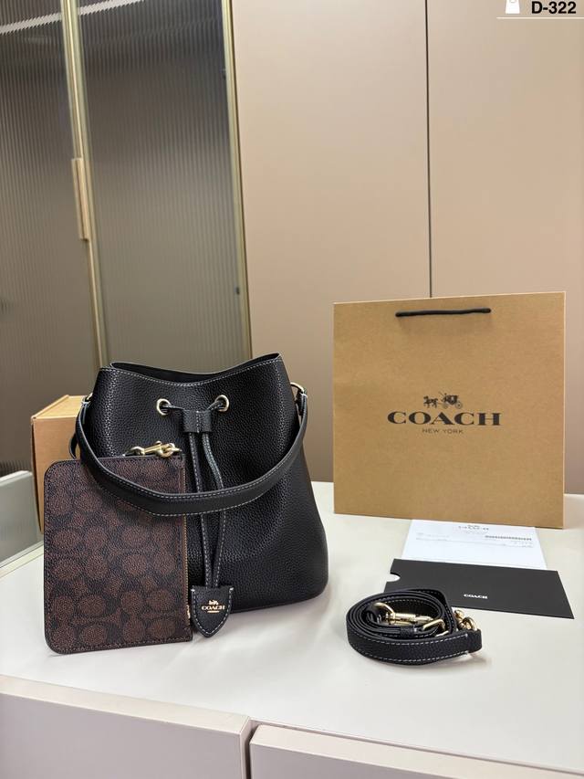 Coach蔻驰托特水桶夏天背起来 很清爽D-322尺寸22×22飞机盒 Coach蔻驰托特水桶夏天背起来 很清爽D-322尺寸22×22飞机盒