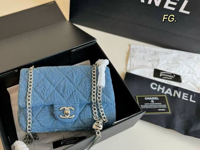 折叠盒 Size:23×13Tb Toryburch 托里伯奇水钻漆皮小金砖斜挎包气场超强的Eleanor系列,无敌爆款细腻的质地硬挺的包型水钻金属大Logo超 折叠盒 Size:23×13Tb Toryburch 托里伯奇水钻漆皮小金砖斜挎包气场超强的Eleanor系列,无敌爆款细腻的质地硬挺的包型水钻金属大Logo超