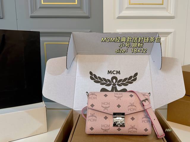 小号 飞机盒 Size:18×12小号Mcm经典款信封包链条包折叠翻盖设计,配月桂叶锁扣拆卸链条斜挎包、手包搭配多种风格都很得心应手哦适合任何季节,美美哒 小号 飞机盒 Size:18×12小号Mcm经典款信封包链条包折叠翻盖设计,配月桂叶锁扣拆卸链条斜挎包、手包搭配多种风格都很得心应手哦适合任何季节,美美哒