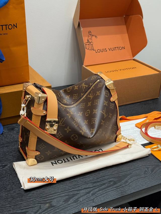 配全套礼盒复刻版 全钢五金！带芯片谷爱凌同款 秀款 小箱子 Lv Side Trunk 谷爱凌 盒子包 箱子包24新款！是软软箱子 很多精致的小细节在里面大容量