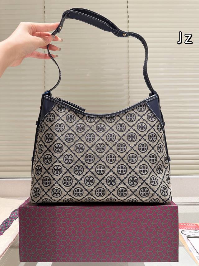 Tory Burch专柜款新款老花Hobo包经典海军蓝Logo 尺寸更日常 原版布 尺寸31.25 Tory Burch专柜款新款老花Hobo包经典海军蓝Logo 尺寸更日常 原版布 尺寸31.25