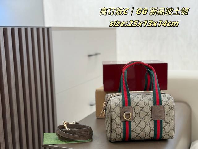 新品 双盒包装 Gucci 新品波士顿经典Gg老花＋复古金属扣，运动感和高级感完美结合，男生背起来更有态度！网球包也能搭出老钱感：搭配白色亚麻衬衫，秒变温网包厢