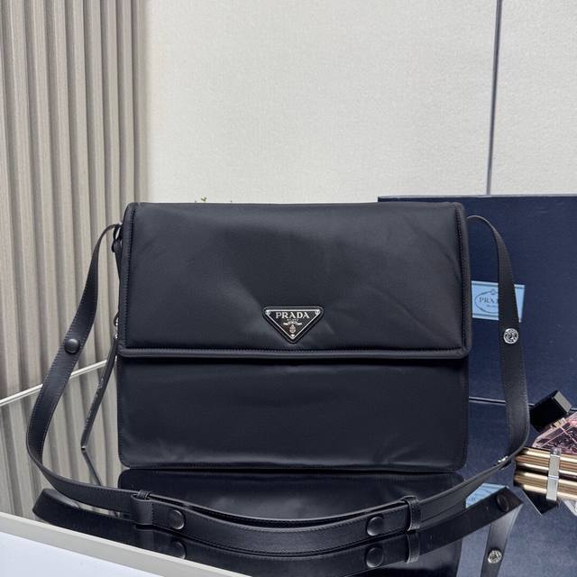 厂价 。 最高版本原厂皮顶级原单配专柜全套包装 顶级原单 新品首发Pradacini系列1Bd256大号超级百搭好看时髦潮人一定要买它!这款单肩包选用Re-Ny 厂价 。 最高版本原厂皮顶级原单配专柜全套包装 顶级原单 新品首发Pradacini系列1Bd256大号超级百搭好看时髦潮人一定要买它!这款单肩包选用Re-Ny