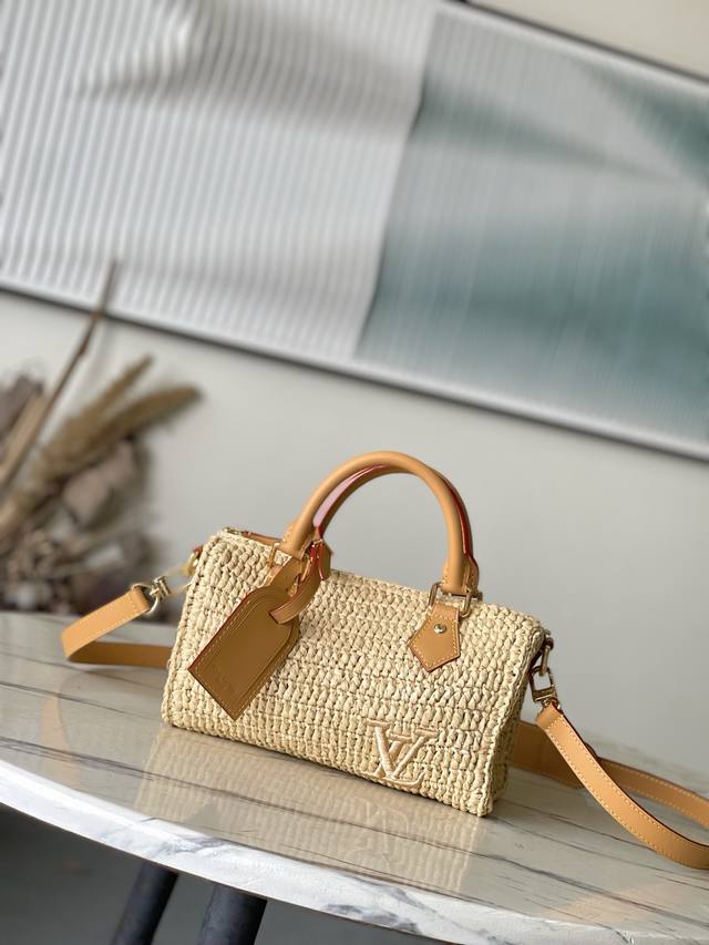 顶级原单 M14456 没本款Speedy 25 Bandouliere手袋取材拉菲草，以精湛匠艺赋予每件成品别样风采，再借做旧牛皮革增添复古韵味。Lv字母刺绣