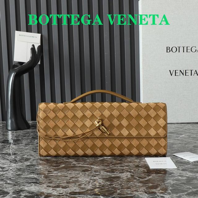 Bottegaveneta 这款手提 羊绒 晚宴包真的是又清冷又美丽 每个颜色都有不一样的味道 Andiamo是Bottega最近话题度最高的一款了 看腻了大花 Bottegaveneta 这款手提 羊绒 晚宴包真的是又清冷又美丽 每个颜色都有不一样的味道 Andiamo是Bottega最近话题度最高的一款了 看腻了大花