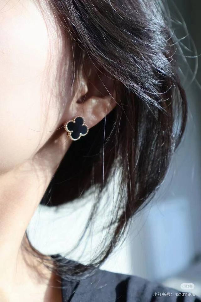 V金材质梵克雅宝Vca黑玛瑙四叶草耳拍