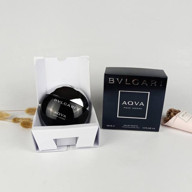 原单品质 实拍 宝格丽水能量碧蓝男士淡香水 Ml 清新海洋气息 香 调 海洋清新调 前 调 香橙树叶、汁芽精油、蜜柑 中 调 角果澡、棉杉橘、氧气元素 后 调