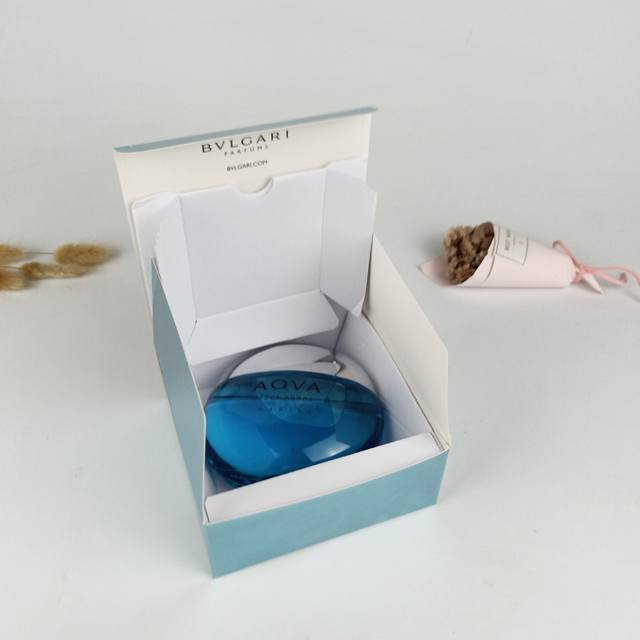 原单品质 实拍 宝格丽水能量活力海洋能量清新男士淡香水 Ml 香调：水生馥奇香调 前调：橙花油、葡萄柚、橘子、苦橙叶 中调：海藻、迷迭香、水 后调：雪松、琥珀