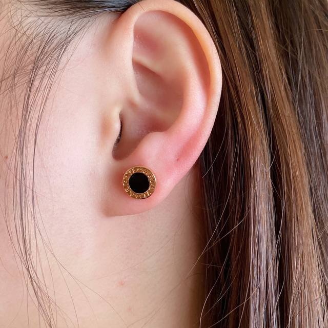 Cnc对版，V金镀咪金 火爆 宝格丽圆饼耳钉原版飞碟耳塞正P售价20W以上。高端定制 做到视觉媲美真金真钻超美单品 精工制作 好货请珍惜