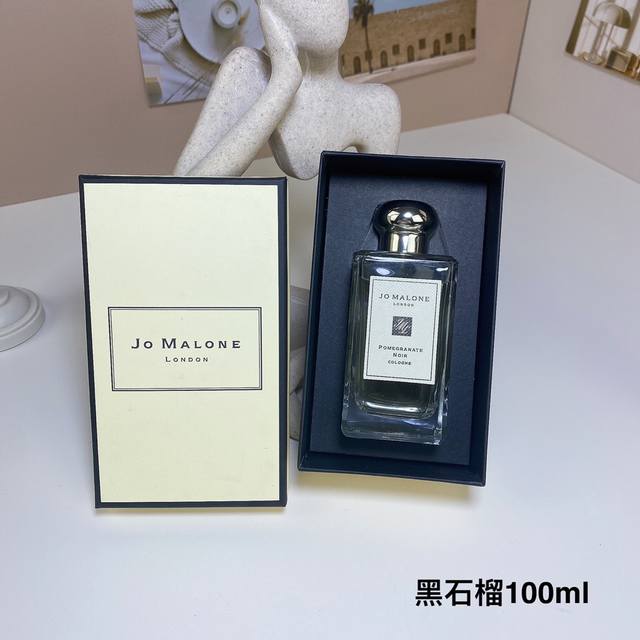 祖马龙黑石榴香水100Ml 一比一质量祖马龙黑石榴100Ml Jo Malone Pomegranate Noir, 2005 品牌：祖玛珑 调香师：Bever