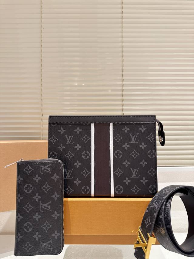 折叠礼盒飞机盒 送男友必备品 实在太高级啦 皮带手包钱包高版本！腰带 牛皮皮带～热门款 男女通用皮带里面最火的版本啦～质量很好 全套包装！五金绝对不褪色 皮带头