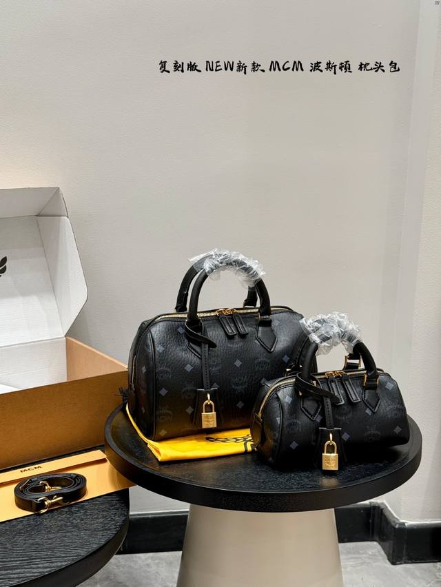 礼盒包装 复刻版！ Size： 20*11Cm迷你 25*15Cm大号 New Mcm新款Mini波斯顿 经典枕头包系列 24S小迷你手提枕头包 全新演绎耳目一