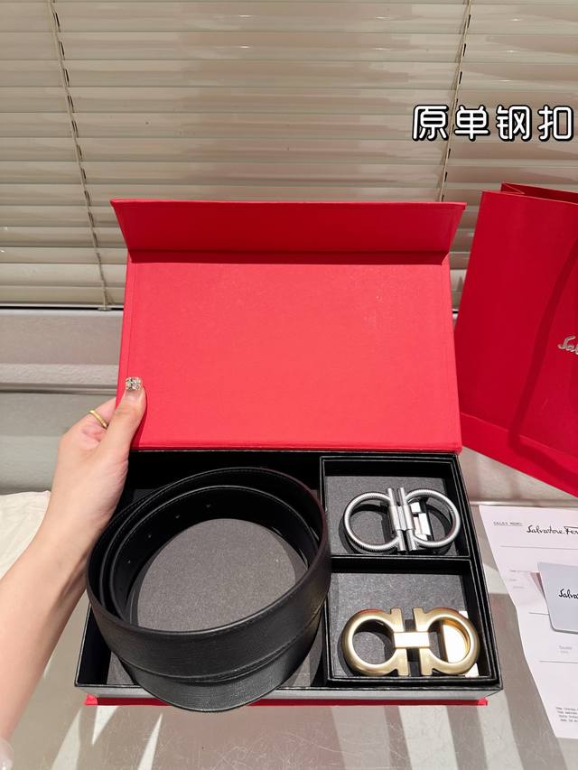 双头 钢扣 高版本！腰带 菲拉格慕牛皮皮带～热门款 男女通用皮带里面最火的版本啦～质量很好 全套包装！五金绝对不褪色 皮带头和专柜一样的哦～ 配礼盒手提袋发票