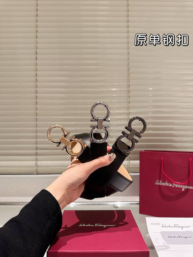 钢扣 高版本！腰带 菲拉格慕牛皮皮带～热门款 男女通用皮带里面最火的版本啦～质量很好 全套包装！五金绝对不褪色 皮带头和专柜一样的哦～ 配礼盒手提袋发票