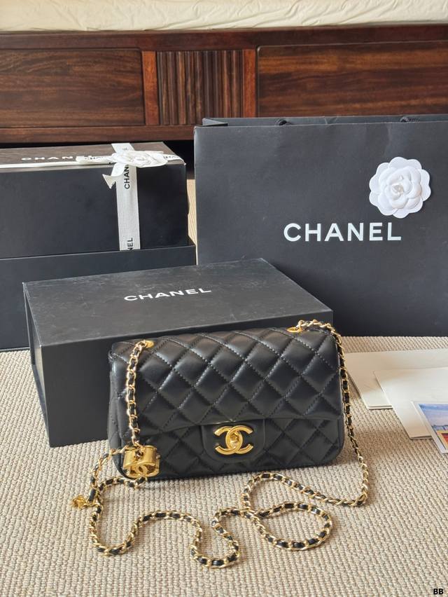 小羊皮 Chanel 香奈儿|双C Logo调节扣方胖子 New Arrival” 最美金球方胖子人间香奈儿 白富美小姐姐必备款 ■单独夸最让人挪不开眼 今年的 小羊皮 Chanel 香奈儿|双C Logo调节扣方胖子 New Arrival” 最美金球方胖子人间香奈儿 白富美小姐姐必备款 ■单独夸最让人挪不开眼 今年的