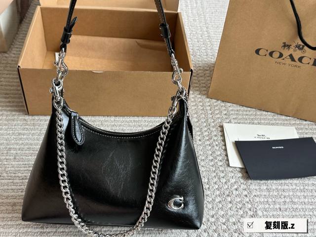 配盒 Size：23*25Cm Coach 新款Laurel流浪包真的绝美 随性慵懒轻松拿捏 一长一短两条肩带 单肩斜挎手提腋下背 都可以随意百搭 内部有带拉链